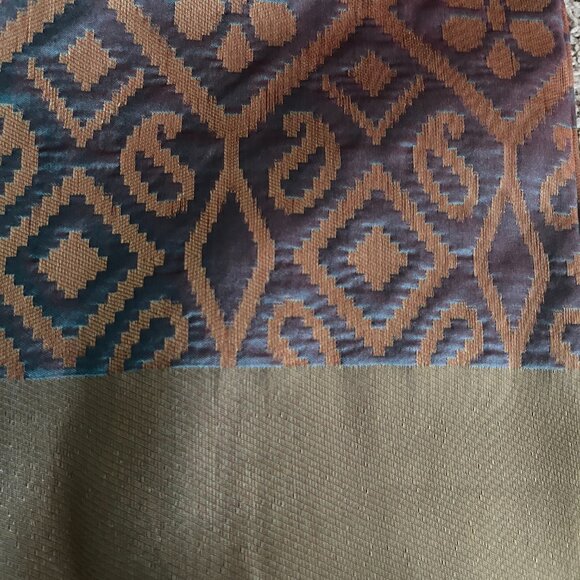 Green with wine dual tone banarasi silk saree with all over jamewar zari work - Picture 6 of 13